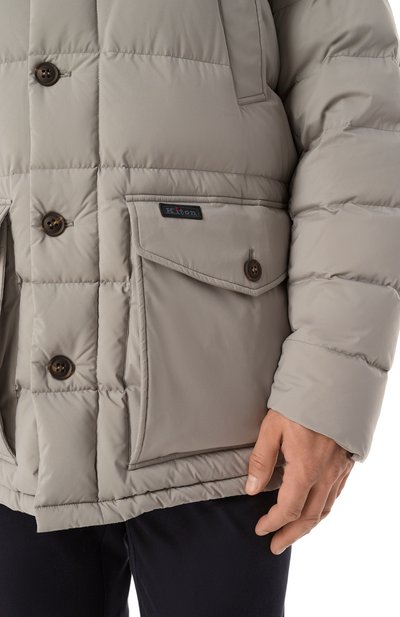 Пуховик KITON светло-серого цвета по цене 851500 руб., арт. UW1961V0457F04_62-68, фото 5 Пуховик KITON, арт. UW1961V0457F04_62-68, фото 5