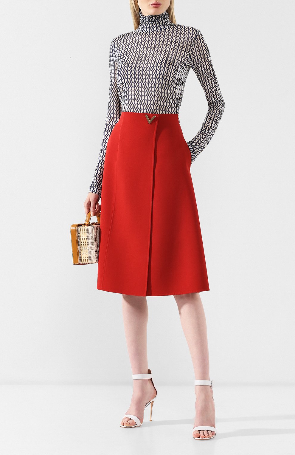 Водолазка из вискозы VALENTINO синего цвета по цене 59700 руб., арт. RB3MG00UGGP, фото 2 Водолазка из вискозы VALENTINO, арт. RB3MG00UGGP, фото 2