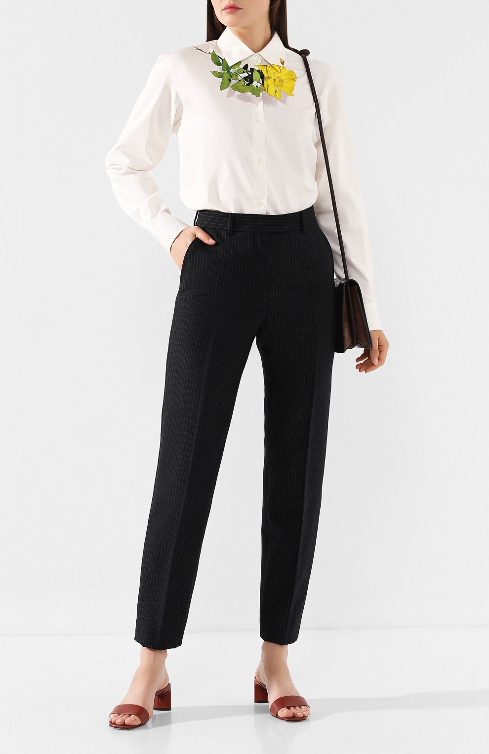 Шерстяные брюки DRIES VAN NOTEN темно-синего цвета по цене 58250 руб., арт. 192-10933-8182, фото 2 Шерстяные брюки DRIES VAN NOTEN, арт. 192-10933-8182, фото 2
