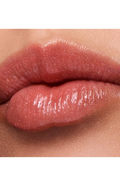 Блеск для губ pure color melt-on shimmer stick, оттенок 415 sparkling bellini (1,8g) ESTÉE LAUDER цвета по цене 4800 руб., арт. GD4C-03, фото 3 Блеск для губ pure color melt-on shimmer stick, оттенок 415 sparkling bellini (1,8g) ESTÉE LAUDER, арт. GD4C-03, фото 3