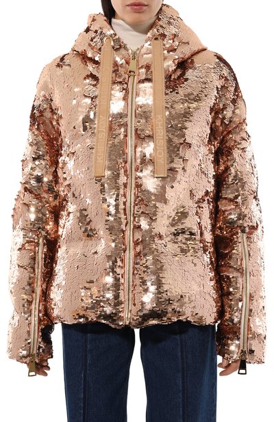 Пуховик с отделкой пайетками KHRISJOY золотого цвета по цене 255500 руб., арт. KWF24R0601/PS0001/1, фото 3 Пуховик с отделкой пайетками KHRISJOY, арт. KWF24R0601/PS0001/1, фото 3