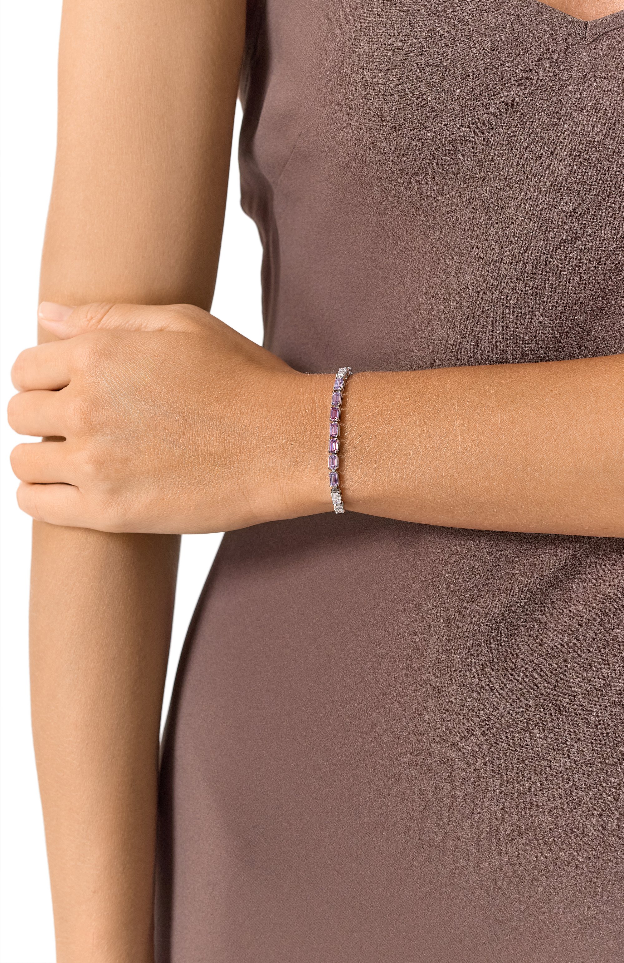 Браслет matrix tennis SWAROVSKI сиреневого цвета по цене 21400 руб., арт. 5707199, фото 2 Браслет matrix tennis SWAROVSKI, арт. 5707199, фото 2