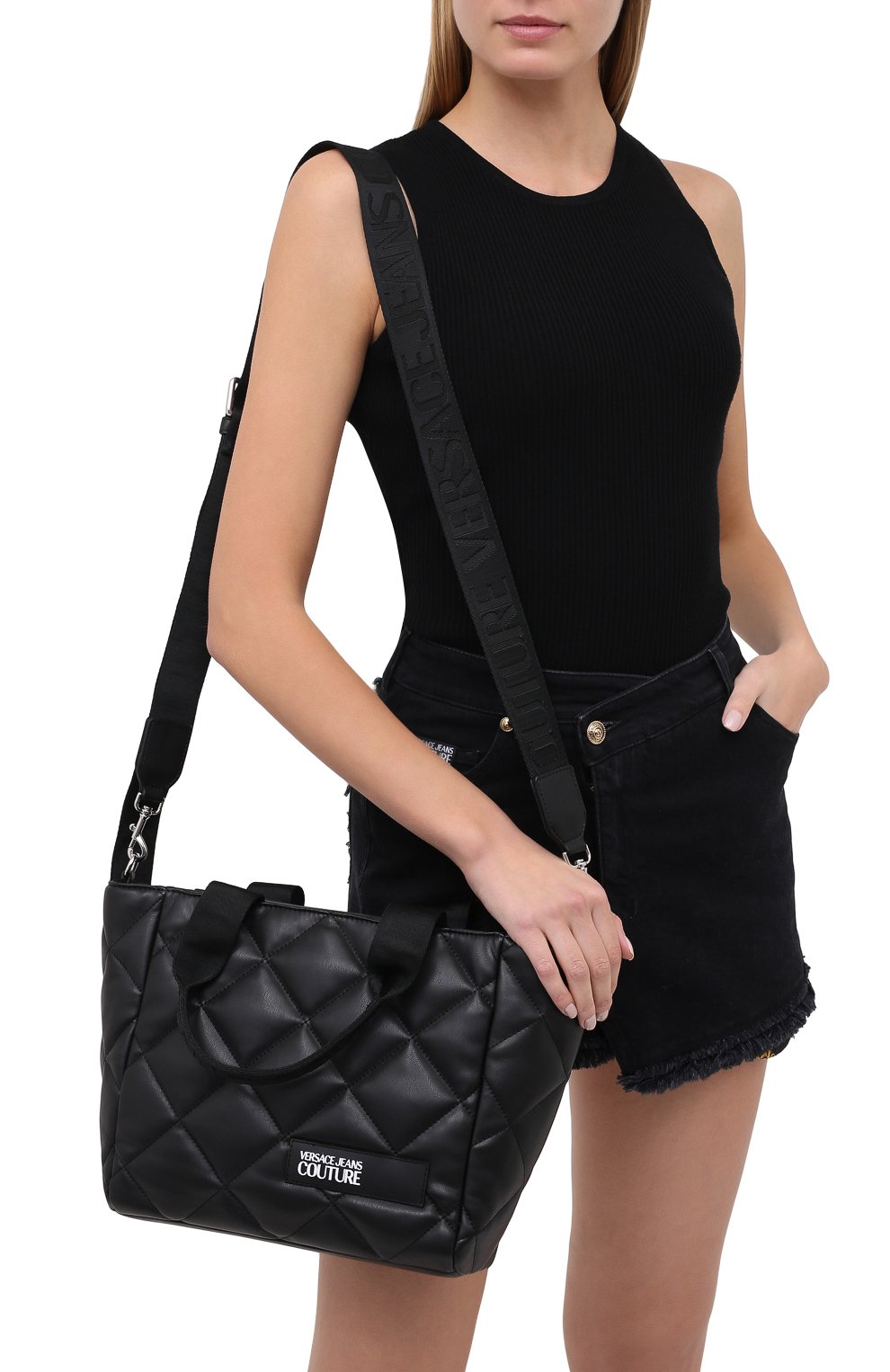 Сумка VERSACE JEANS COUTURE черного цвета по цене 21600 руб., арт. E1VZBBL6-LINEA L DIS . 6/71731, фото 5 Сумка VERSACE JEANS COUTURE, арт. E1VZBBL6-LINEA L DIS . 6/71731, фото 5