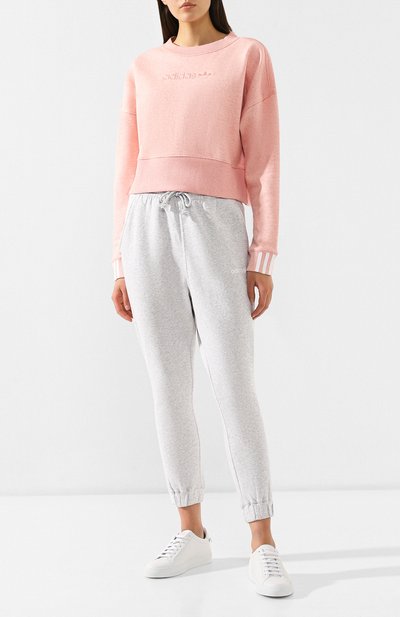 Хлопковые джоггеры ADIDAS ORIGINALS светло-серого цвета по цене 3410 руб., арт. DU7188, фото 2 Хлопковые джоггеры ADIDAS ORIGINALS, арт. DU7188, фото 2
