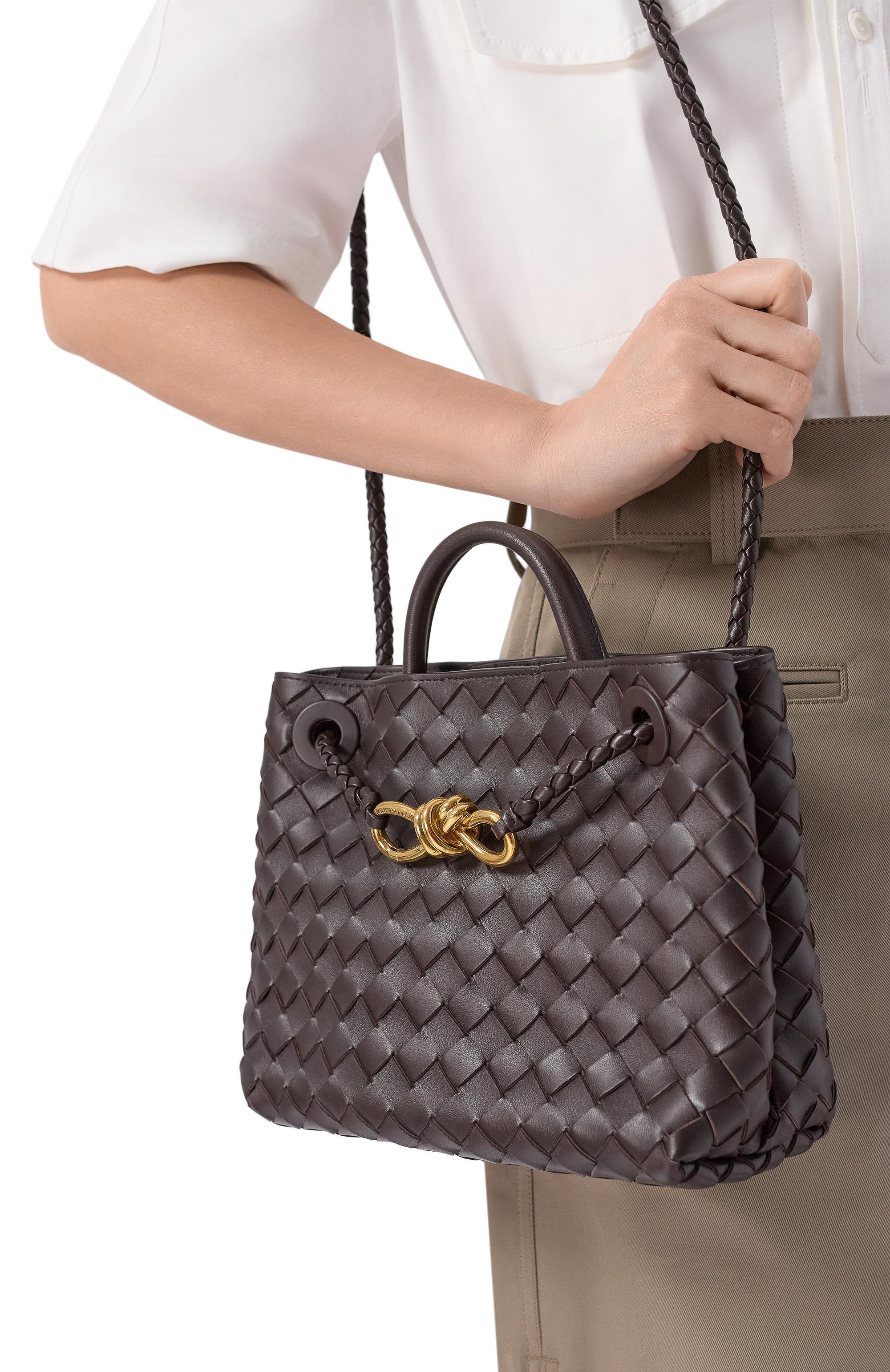 Сумка andiamo small BOTTEGA VENETA темно-коричневого цвета по цене 512000 руб., арт. 766014/VCPP1, фото 2 Сумка andiamo small BOTTEGA VENETA, арт. 766014/VCPP1, фото 2