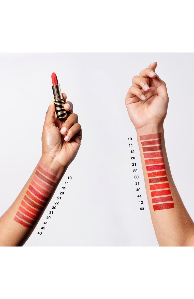 Увлажняющая матовая помада phyto-rouge velvet, оттенок 42 пурпурно-красный (3g) SISLEY  цвета, арт. 170710 | Фото 5 (Региональные ограничения белый список (Axapta Mercury): Не проставлено; Финишное покрытие: Матовый; Нос: Не проставлено)