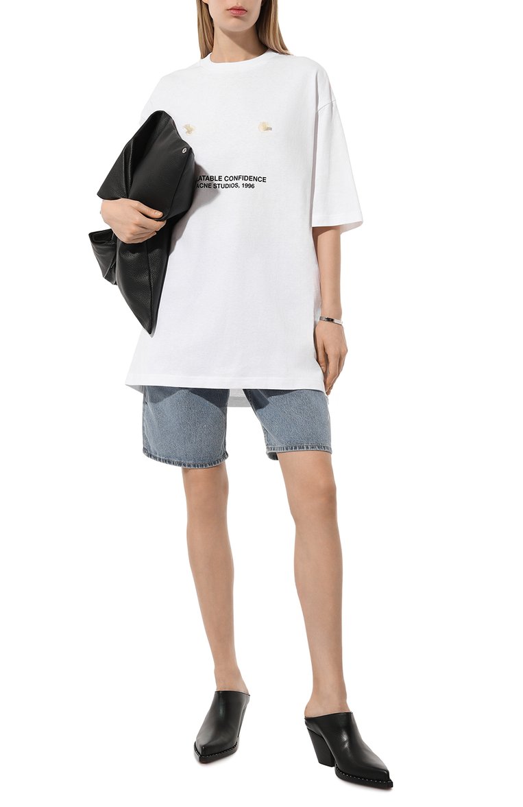 Женская хлопковая футболка ACNE STUDIOS белого цвета, арт. FA-UX-TSHI000190 | Фото 2 (Материал внешний: Хлопок; Длина (для топов): Удлиненные; Рукава: 3/4; Стили: Кэжуэл; Принт: С принтом)