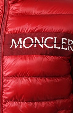 Мужская пуховая куртка neveu MONCLER красного цвета, арт. E1-091-40361-94-C0019 | Фото 5 (Материал внешний: Синтетический материал; Статус проверки: Проверена категория; Материал утеплителя: Пух и перо; Материал подклада: Синтетический материал; Длина (верхняя одежда): Короткие; Мужское Кросс-КТ: Пуховик-верхняя одежда, Верхняя одежда, Куртка-пуховая; Рукава: Длинные; Материал сплава: Проставлено; Драгоценные камни: Проставлено; Стили: Кэжуэл)