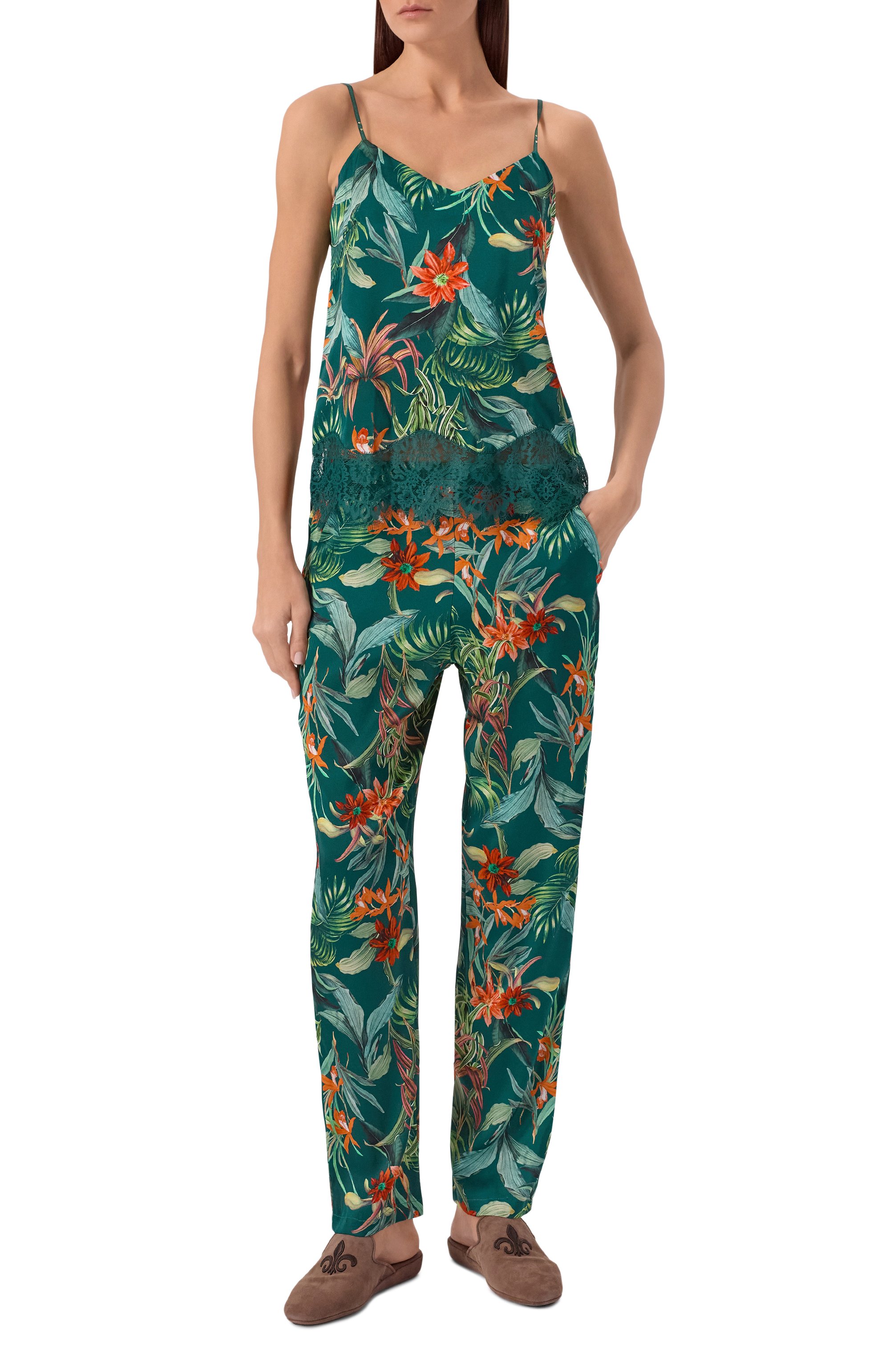 Шелковые брюки LISE CHARMEL зеленого цвета по цене 43890 руб., арт. ALJ0091, фото 2 Шелковые брюки LISE CHARMEL, арт. ALJ0091, фото 2