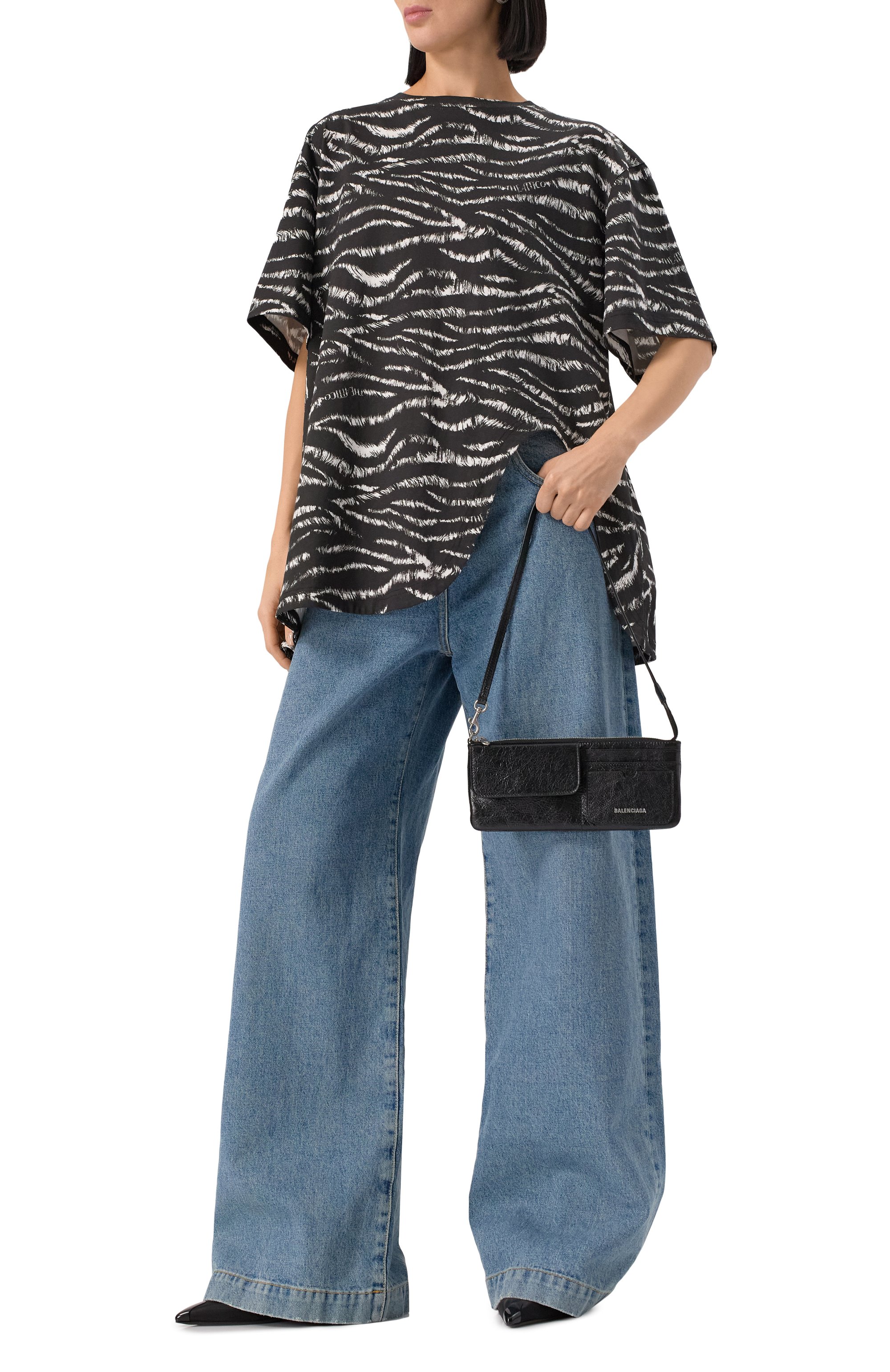 Джинсы THE ATTICO голубого цвета по цене 99500 руб., арт. 247WCP190, фото 2 Джинсы THE ATTICO, арт. 247WCP190, фото 2