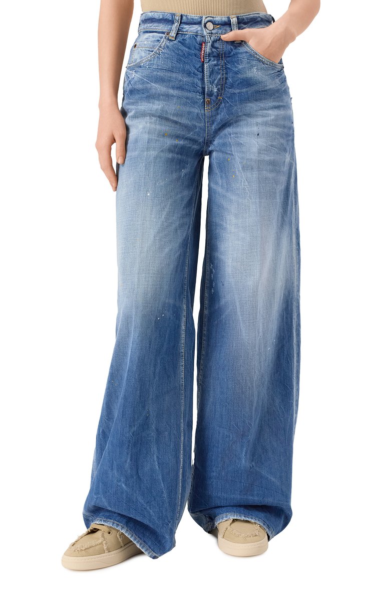 Женские джинсы traveller DSQUARED2 синего �цвета, арт. S72LB0834/S30309 | Фото 3 (Длина (брюки, джинсы): Удлиненные; Материал внешний: Хлопок, Деним; Кросс-КТ: Деним; Силуэт Ж (брюки и джинсы): Широкие; Детали: Делаве; Стили: Гранж)