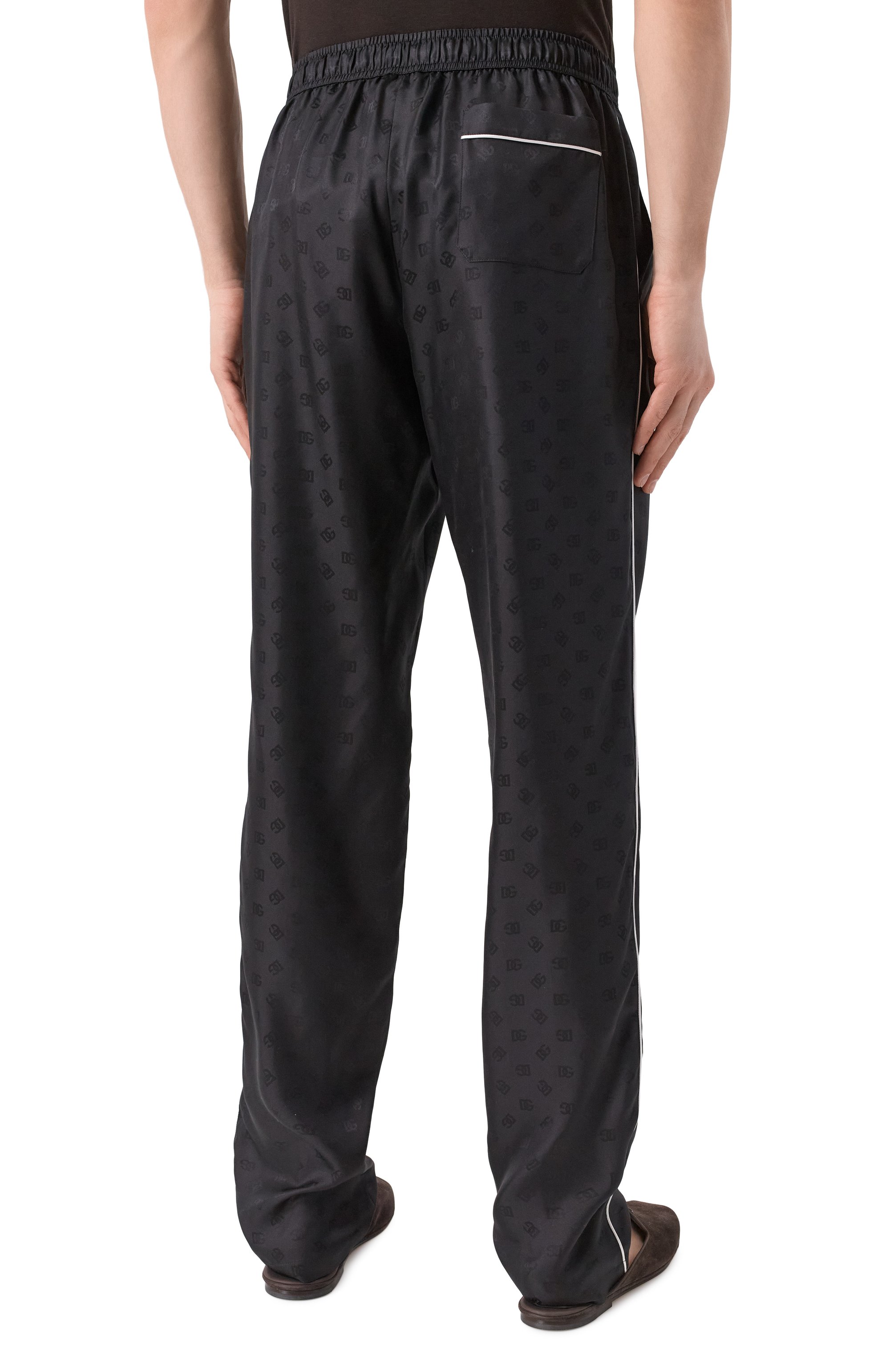 Шелковые домашние брюки DOLCE & GABBANA черного цвета по цене 165000 руб., арт. GVCRAT/FJ1JY, фото 4 Шелковые домашние брюки DOLCE & GABBANA, арт. GVCRAT/FJ1JY, фото 4