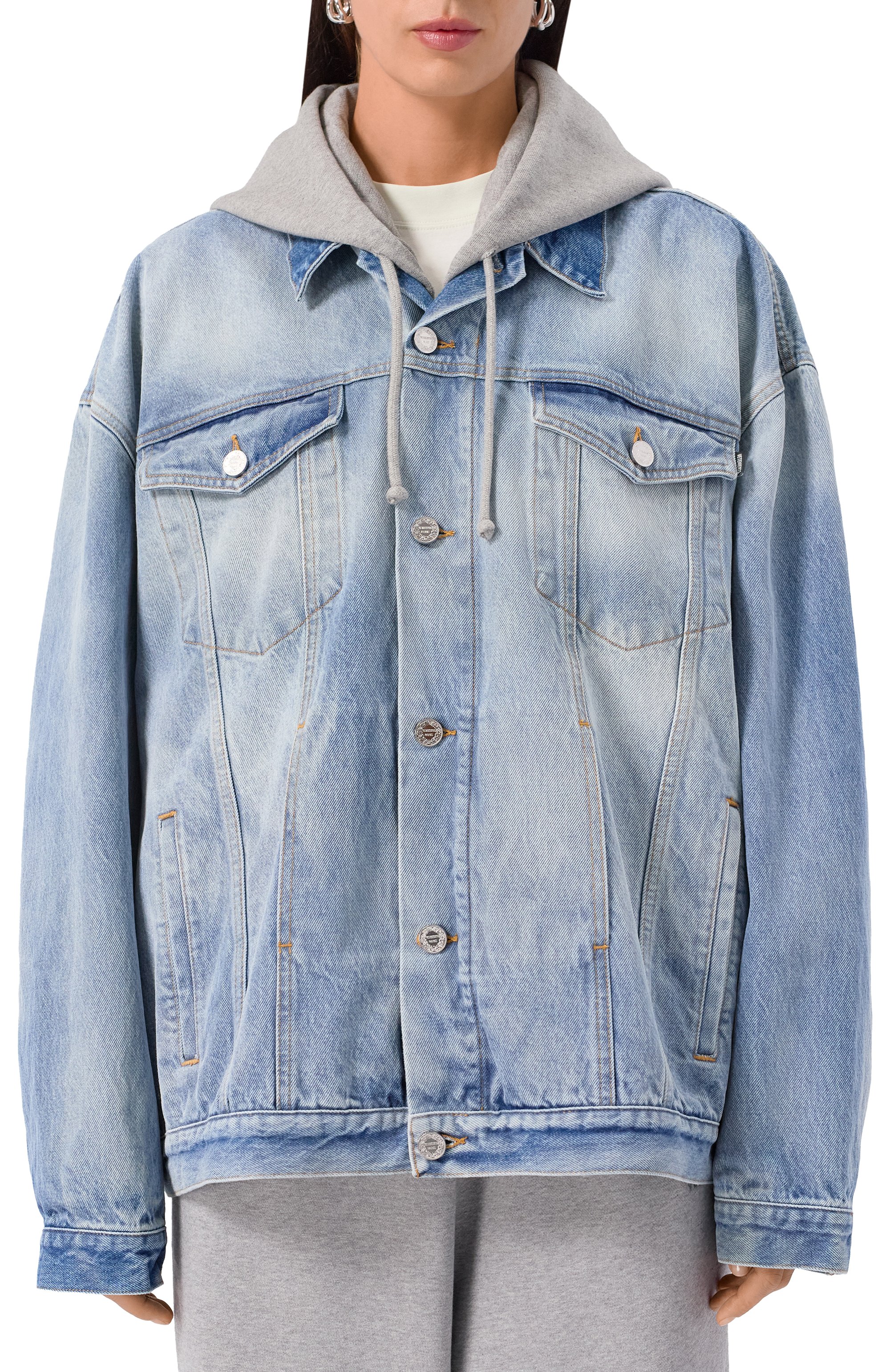 Джинсовая куртка VETEMENTS голубого цвета по цене 109500 руб., арт. UA53JA800L/2801 DENIM, фото 6 Джинсовая куртка VETEMENTS, арт. UA53JA800L/2801 DENIM, фото 6
