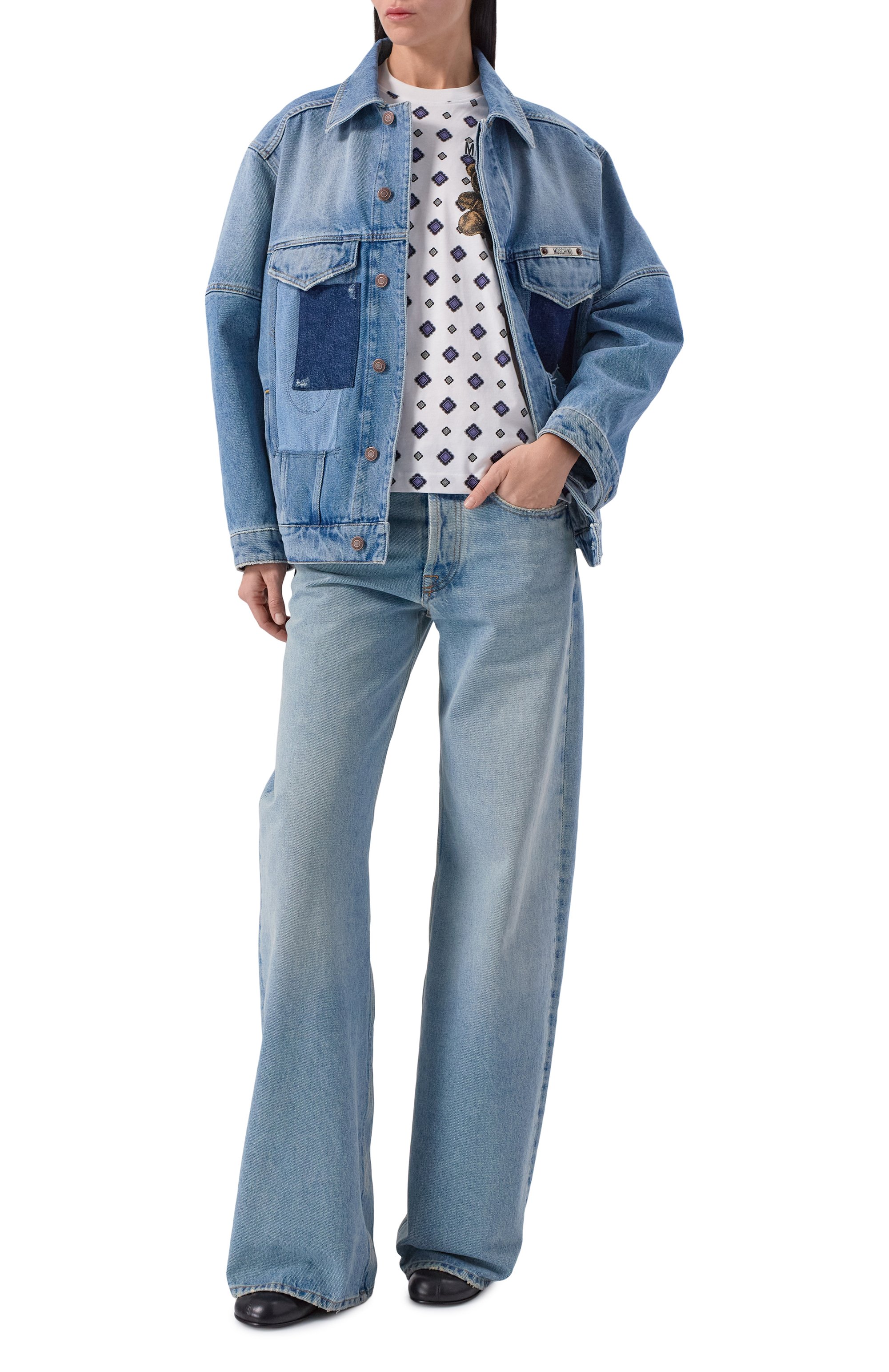 Хлопковая футболка MOSCHINO белого цвета по цене 34300 руб., арт. V0716/0541, фото 2 Хлопковая футболка MOSCHINO, арт. V0716/0541, фото 2