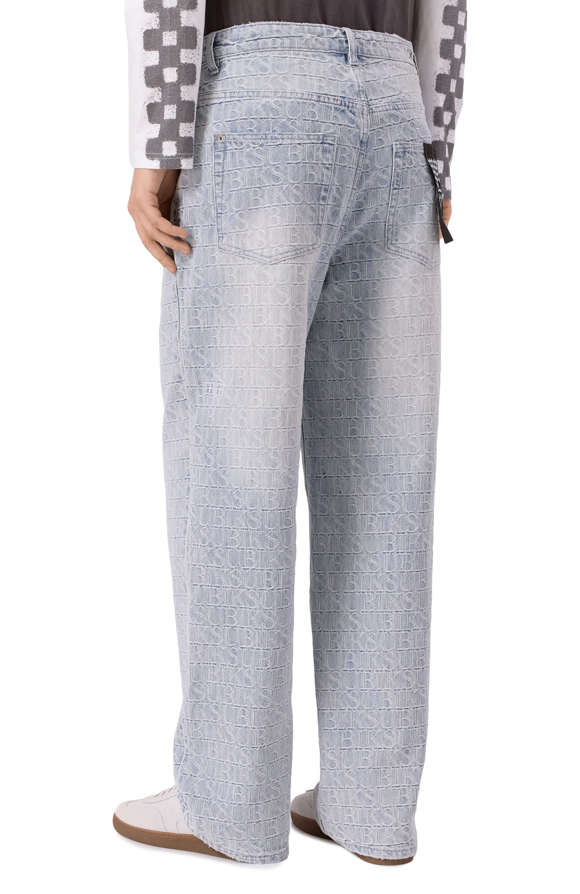 Джинсы KSUBI голубого цвета по цене 41750 руб., арт. MPF25DJ021, фото 4 Джинсы KSUBI, арт. MPF25DJ021, фото 4