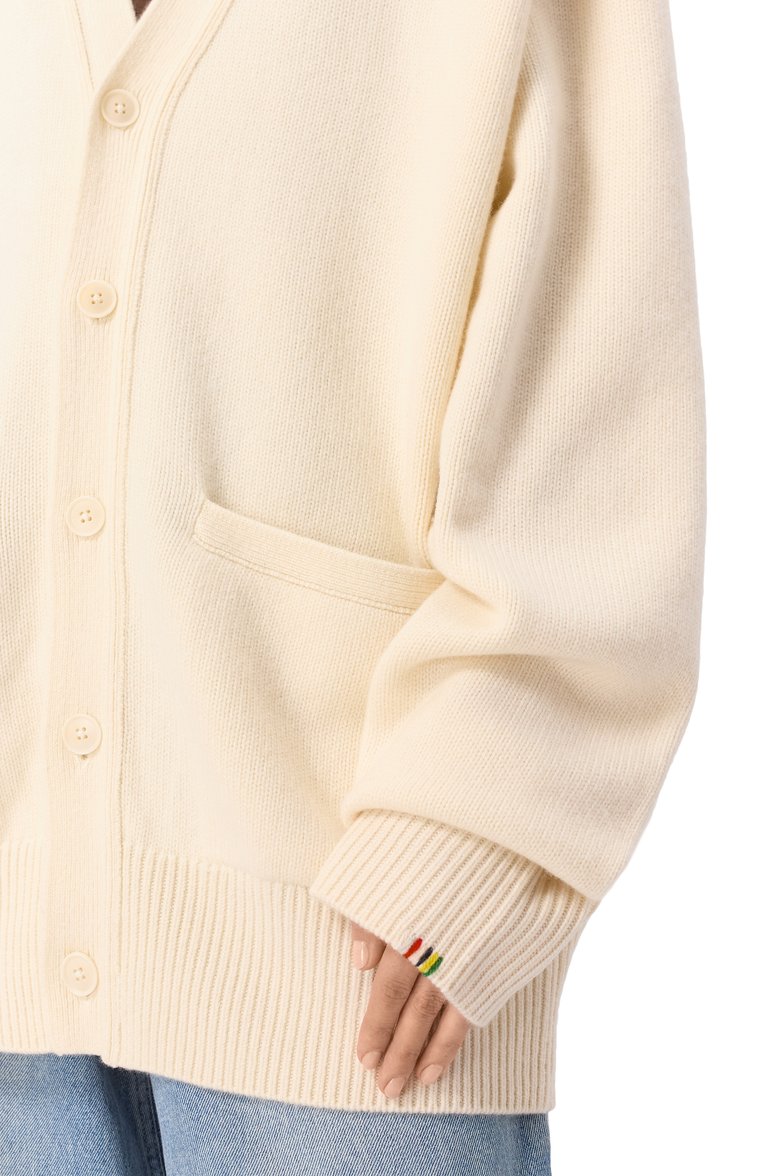 Женский кашемировый кардиган EXTREME CASHMERE кремового цвета, арт. 244-035-01-TU-02 | Фото 5 (Рукава: Длинные; Материал внешний: Кашемир, Шерсть; Длина (для топов): Стандартные; Стили: Кэжуэл; Женское Кросс-КТ: кардиган-трикотаж; Застежка: Пуговицы)