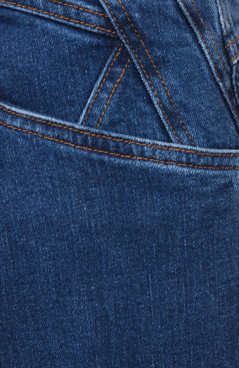 Женские джинсы KITON синего цвета, арт. DJ53102K0930F02 | Фото 6 (Длина (брюки, джинсы): Стандартные; Материал внешний: Хлопок, Деним; Силуэт Ж (брюки и джинсы): Расклешенные; Кросс-КТ: Деним; Детали: Делаве; Стили: Кэжуэл)