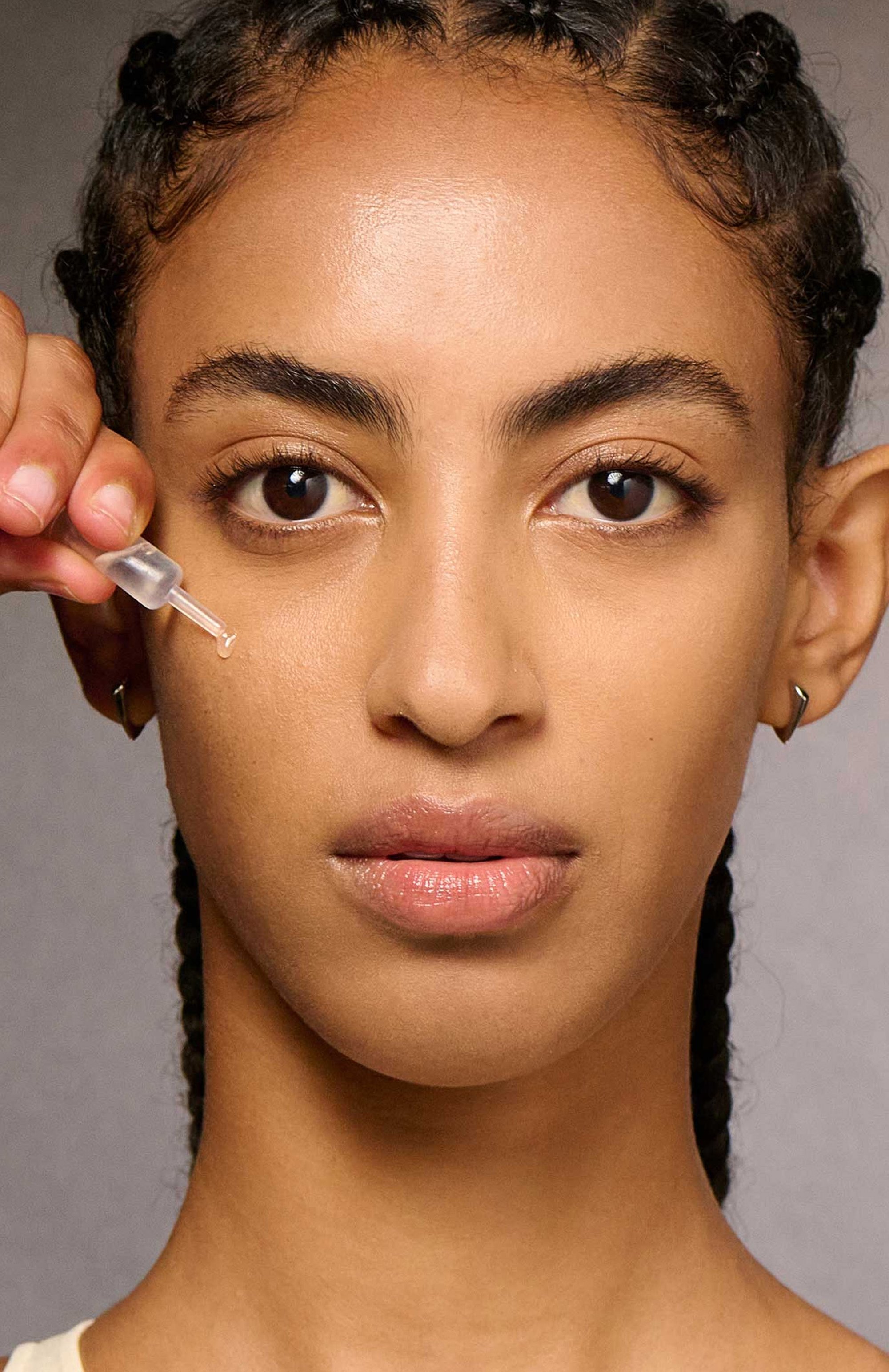 Ампулы с кислотами для осветления и ровного тона skin regimen (7х2ml) COMFORT ZONE бесцветного цвета по цене 6810 руб., арт. 12406, фото 4 Ампулы с кислотами для осветления и ровного тона skin regimen (7х2ml) COMFORT ZONE, арт. 12406, фото 4