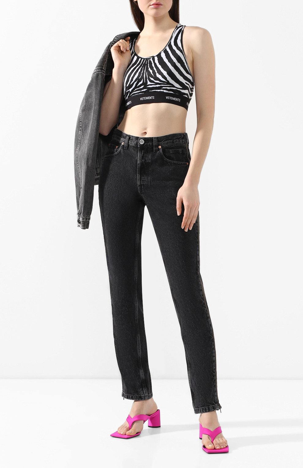 Топ VETEMENTS черно-белого цвета по цене 17400 руб., арт. SS20TR351 2613/W/ZEBRA, фото 2 Топ VETEMENTS, арт. SS20TR351 2613/W/ZEBRA, фото 2