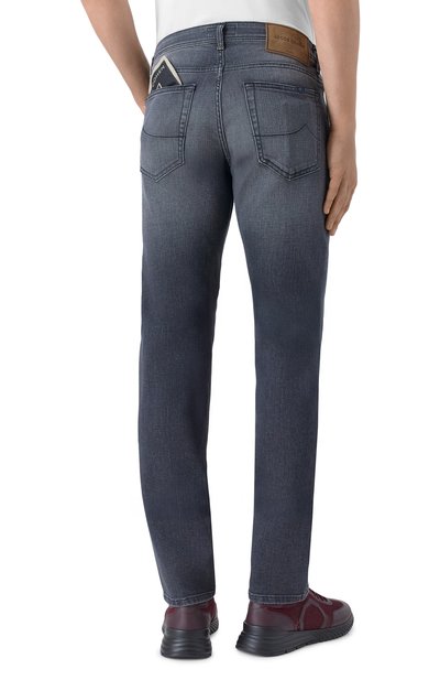 Джинсы nick JACOB COHEN темно-серого цвета по цене 58450 руб., арт. JUM_QE006 073 S4286 V2, фото 4 Джинсы nick JACOB COHEN, арт. JUM_QE006 073 S4286 V2, фото 4