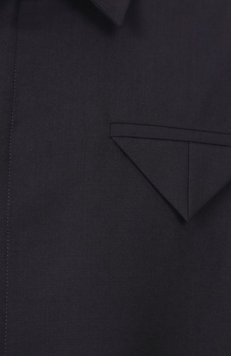 Мужская шерстяная рубашка BOTTEGA VENETA темно-синего цвета, арт. 703578/V4XP0 | Фото 6 (Длина (для топов): Стандартные; Материал внешний: Шерсть; Рукава: Длинные; Случай: Повседневный; Воротник: Кент; Принт: Однотонные; Манжеты: На пуговицах; Стили: Кэжуэл; Автоматизация состава: Проставлено; Автоматизация ТО: Проставлено; Детали: Без декора)