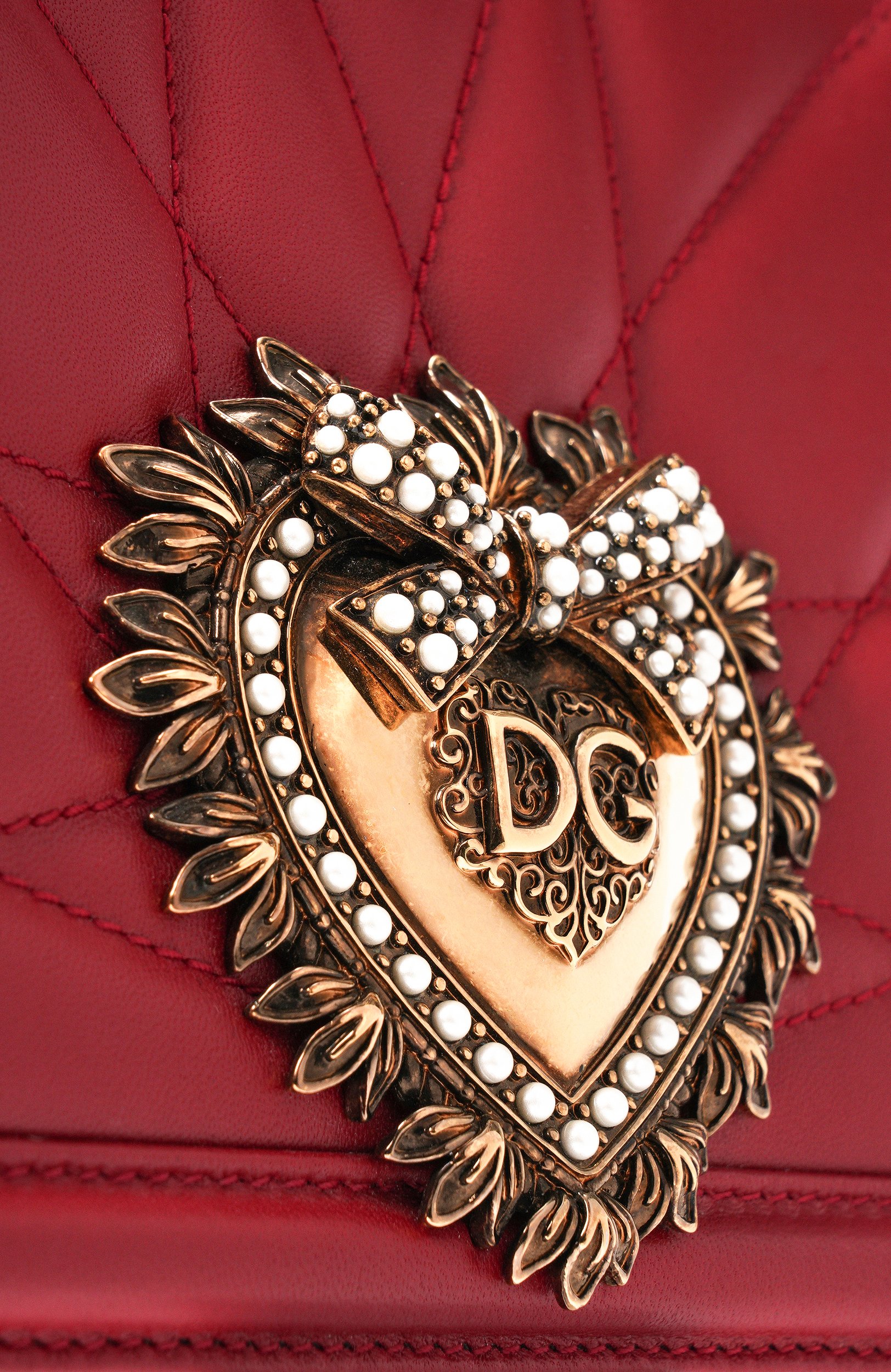 Сумка devotion small DOLCE & GABBANA красного цвета по цене 267500 руб., арт. BB6652/AV967, фото 6 Сумка devotion small DOLCE & GABBANA, арт. BB6652/AV967, фото 6