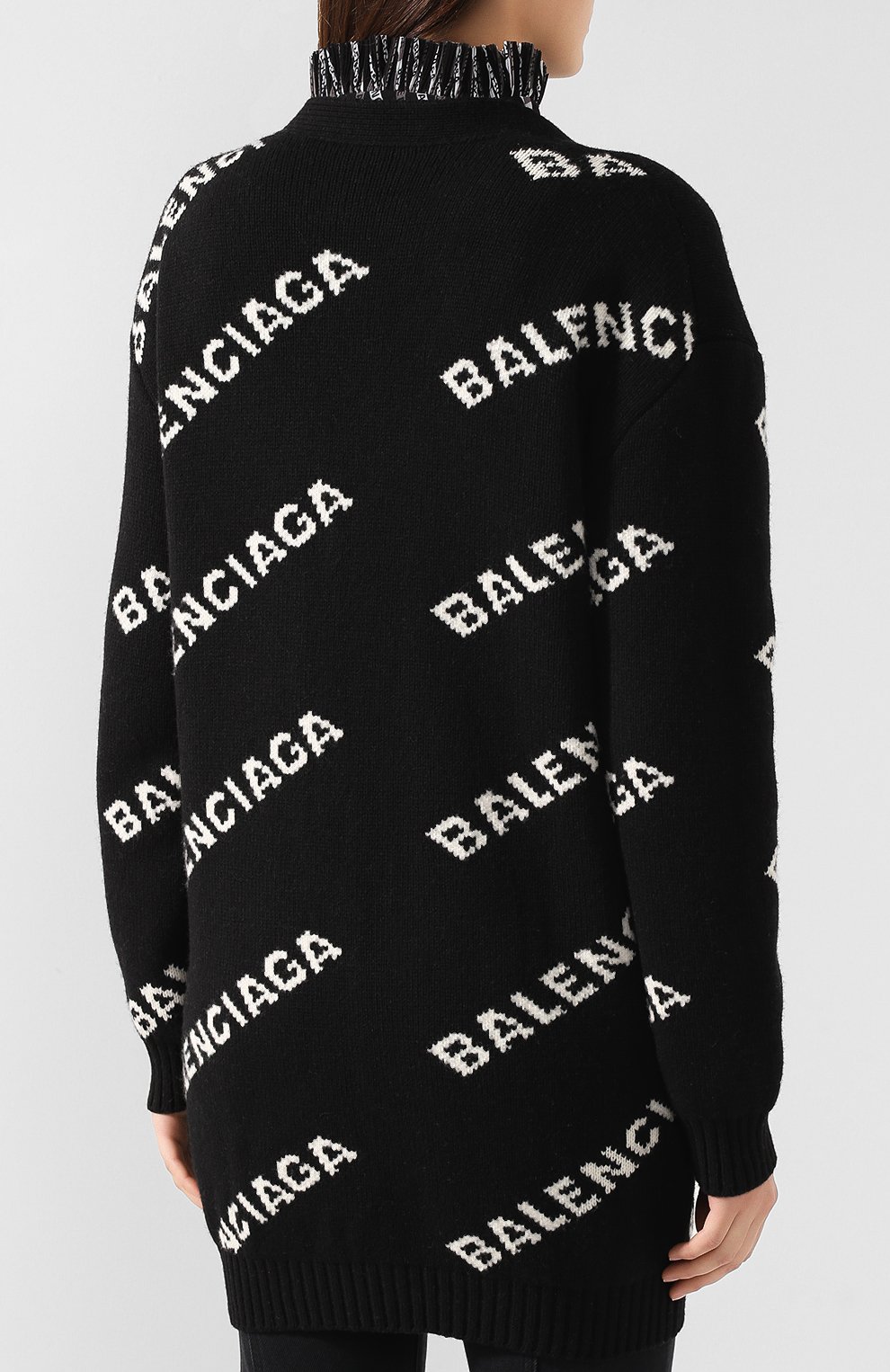 Шерстяной кардиган BALENCIAGA черно-белого цвета по цене 81900 руб., арт. 555275/T1471, фото 4 Шерстяной кардиган BALENCIAGA, арт. 555275/T1471, фото 4