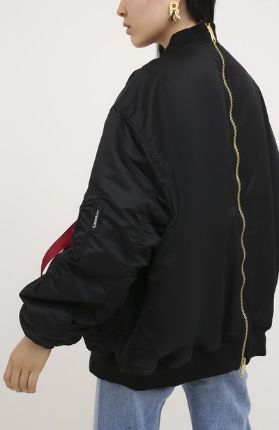 Бомбер VETEMENTS черного цвета по цене 138500 руб., арт. WAH21JA001 1307/BLACK/WHITE, фото 4 Бомбер VETEMENTS, арт. WAH21JA001 1307/BLACK/WHITE, фото 4