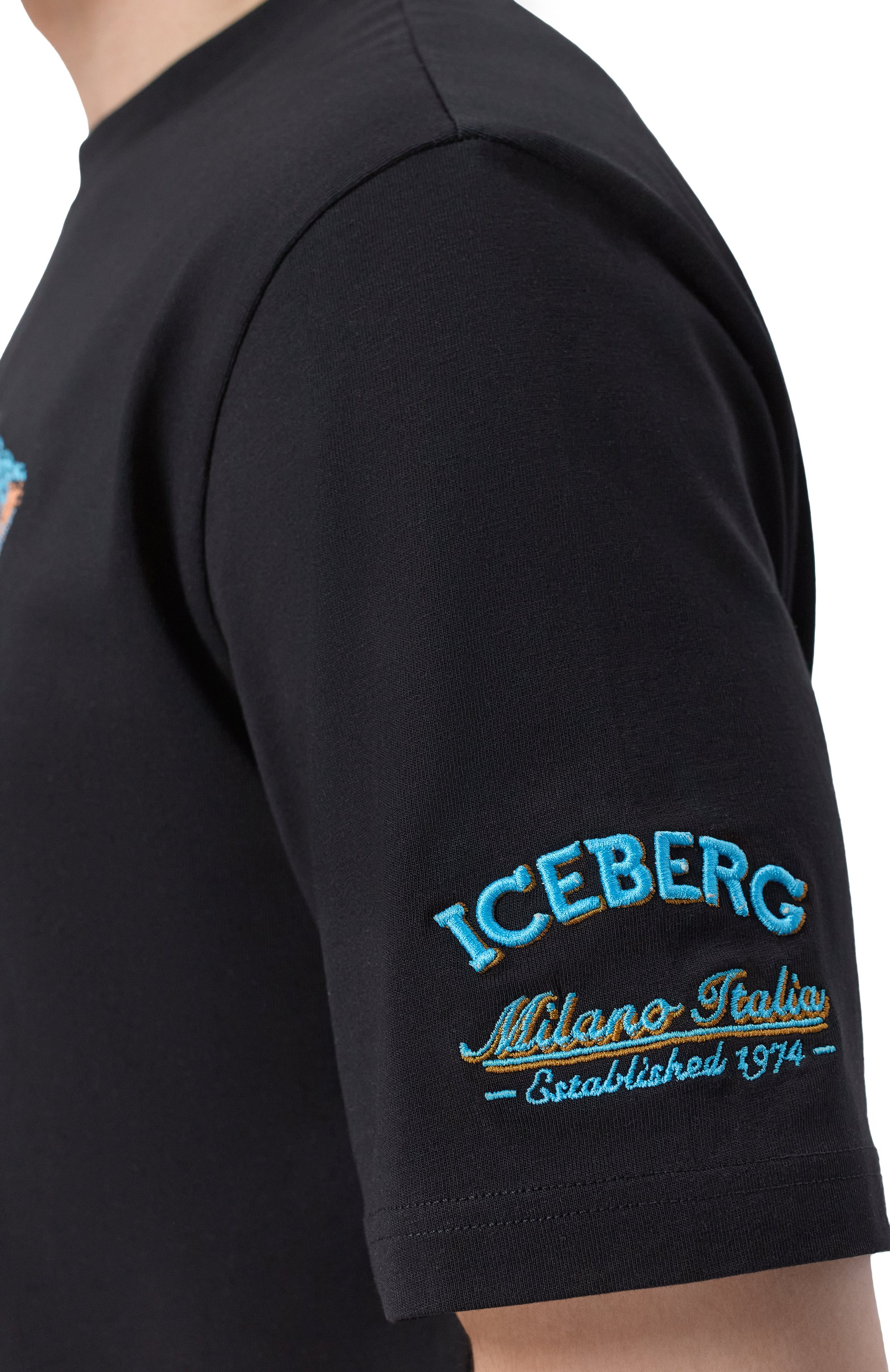 Хлопковая футболка ICEBERG черного цвета по цене 21900 руб., арт. F028/627A, фото 5 Хлопковая футболка ICEBERG, арт. F028/627A, фото 5
