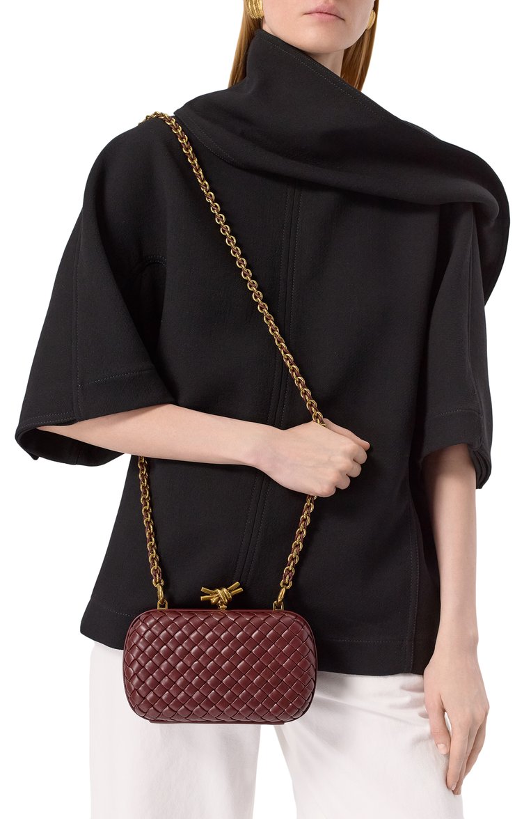 Женский клатч knot BOTTEGA VENETA бордового цвета, арт. 776662/V01D1 | Фото 2 (Ремень/цепочка: На ремешке; Материал: Натуральная кожа; Автоматизация ТО: Проставлено; Размер: mini; Автоматизация состава: Проставлено; Женское Кросс-КТ: Клатч-клатчи)