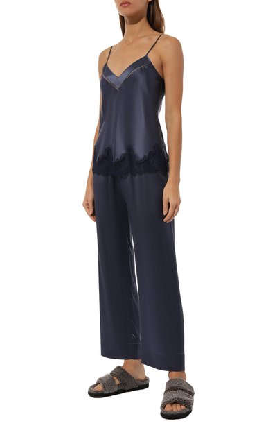 Шелковая пижама SIMONE PERELE синего цвета по цене 46000 руб., арт. 17F900-15B660, фото 2 Шелковая пижама SIMONE PERELE, арт. 17F900-15B660, фото 2