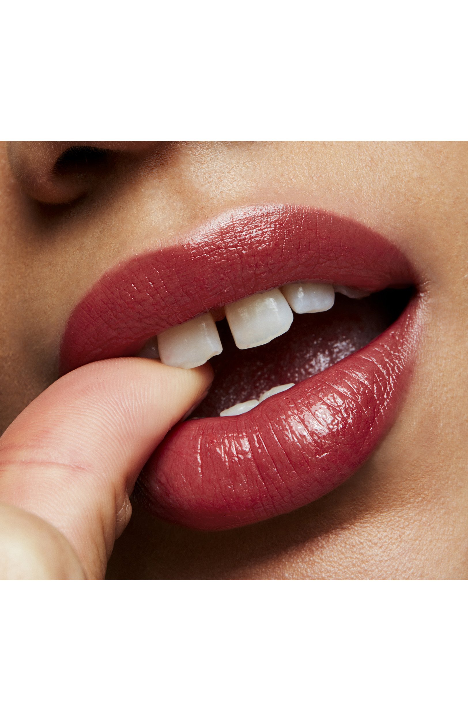 Губная помада lustreglass sheer-shine lipstick, оттенок spice it up! (3,5g) MAC цвета по цене 3390 руб., арт. SB48-27, фото 6 Губная помада lustreglass sheer-shine lipstick, оттенок spice it up! (3,5g) MAC, арт. SB48-27, фото 6