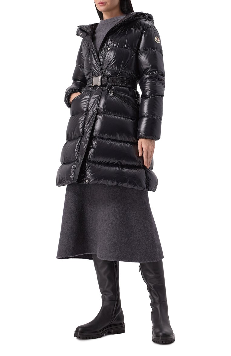 Женский пуховик bellevue MONCLER черного цвета, арт. 1C000-38-5963V | Фото 2 (Рукава: Длинные; Материал подклада: Синтетический материал; Длина (верхняя одежда): До середины бедра; Стили: Кэжуэл; Кросс-КТ: Пуховик; Материал внешний: Синтетический материал)