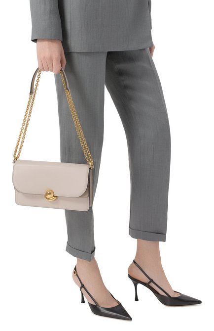 Женская сумка furla sfera small FURLA светло-серого цвета, арт. WB01515/BX0428 | Фото 2 (Драгоценные камни: Проставлено; Ремень/цепочка: На ремешке; Размер: small; Материал сплава: Проставлено; Материал: Натуральная кожа)