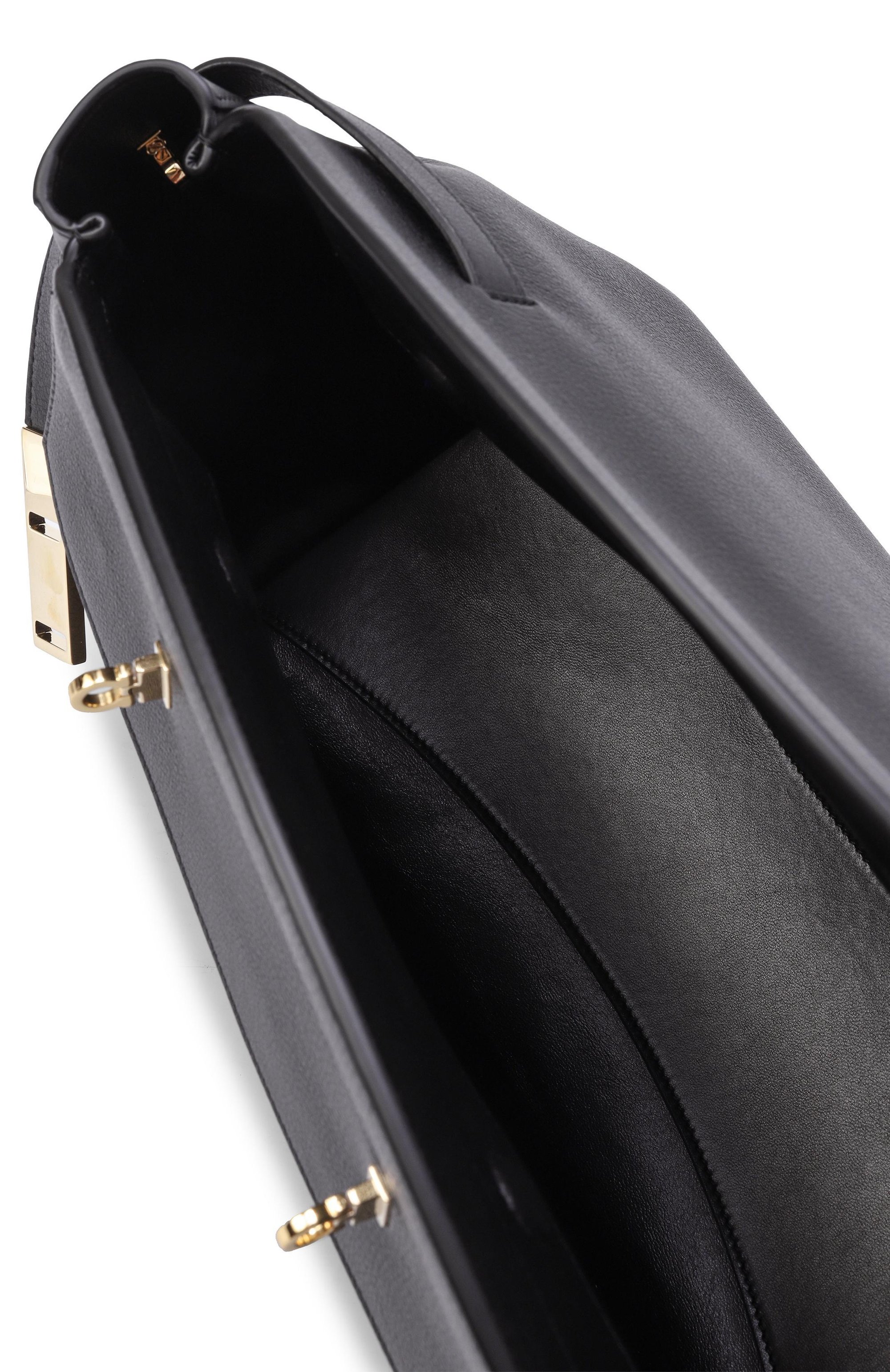 Сумка hug soft large FERRAGAMO черного цвета по цене 343000 руб., арт. 215890/766675, фото 5 Сумка hug soft large FERRAGAMO, арт. 215890/766675, фото 5