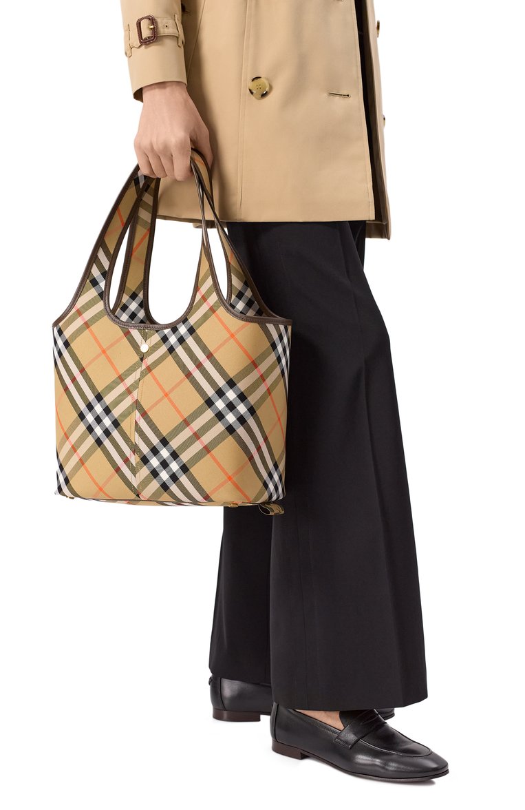 Женская сумка-тоут BURBERRY бежевого цвета, арт. 8094685 | Фото 2 (Материал сплава: Проставлено; Драгоценные камни: Проставлено; Размер: medium; Материал: Текстиль)
