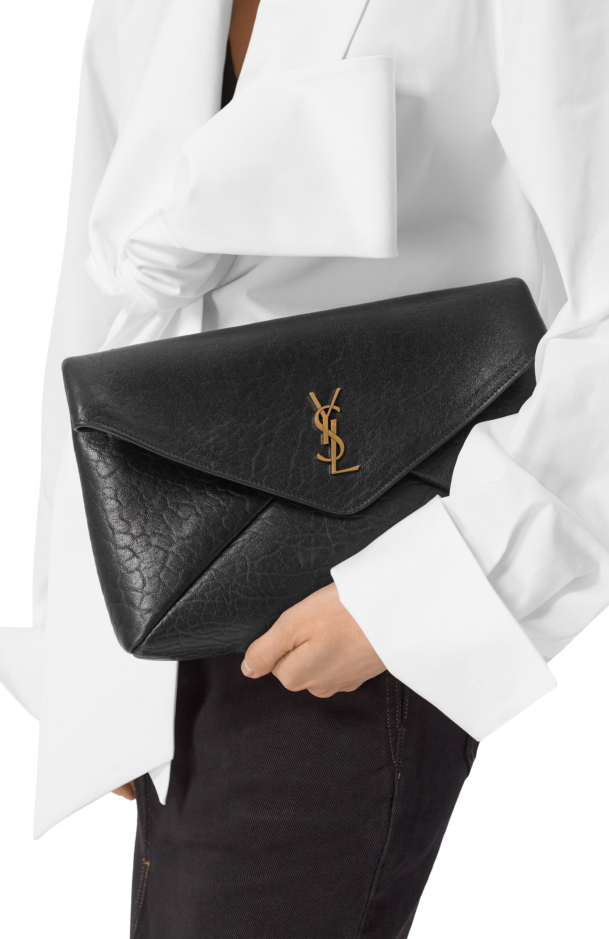 Клатч cassandre large SAINT LAURENT черного цвета по цене 137000 руб., арт. 769307/AACYT, фото 2 Клатч cassandre large SAINT LAURENT, арт. 769307/AACYT, фото 2