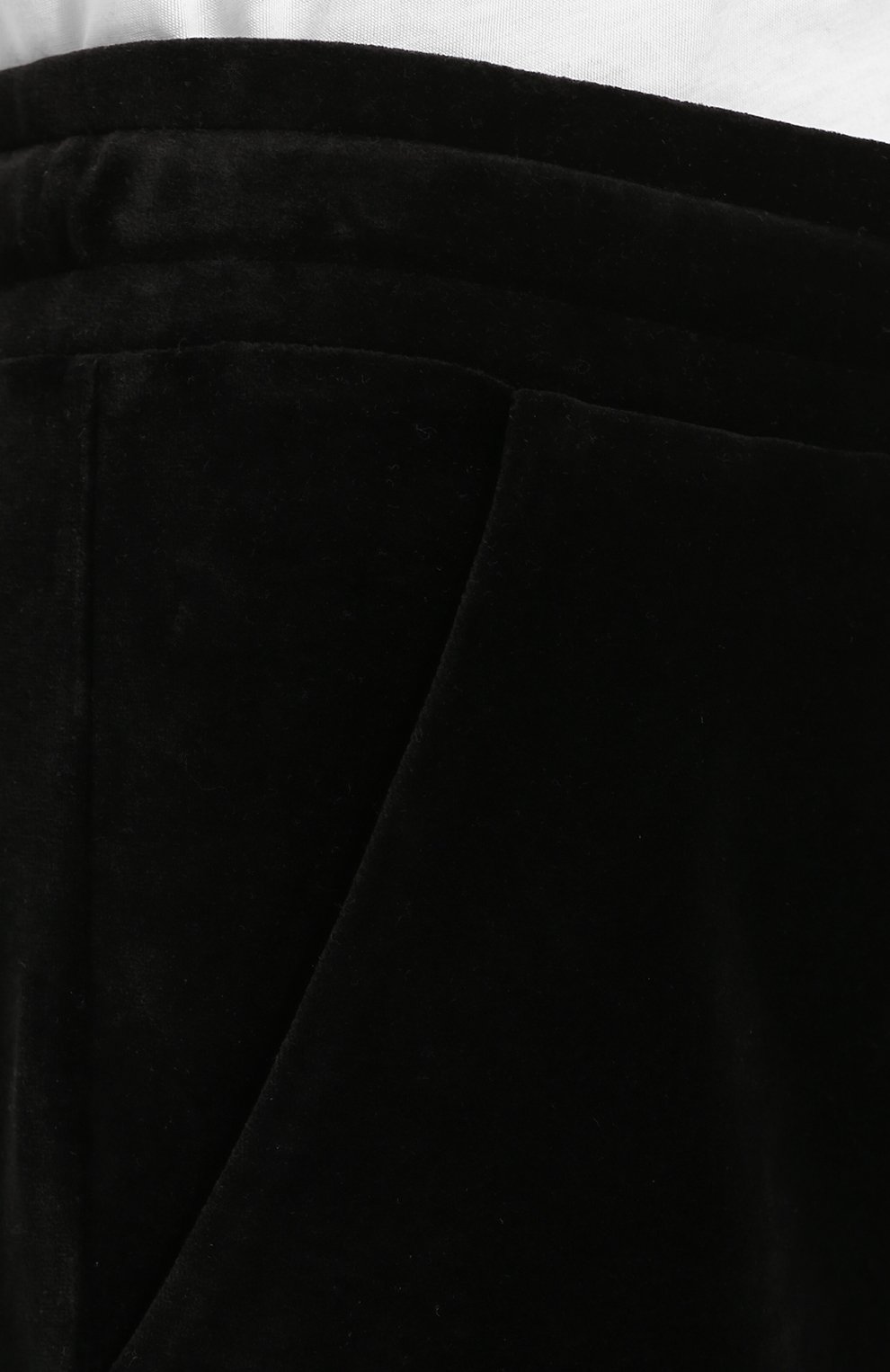 Однотонные бархатные брюки MONCLER черного цвета по цене 57250 руб., арт. D2-093-87738-00-809BZ, фото 5 Однотонные бархатные брюки MONCLER, арт. D2-093-87738-00-809BZ, фото 5