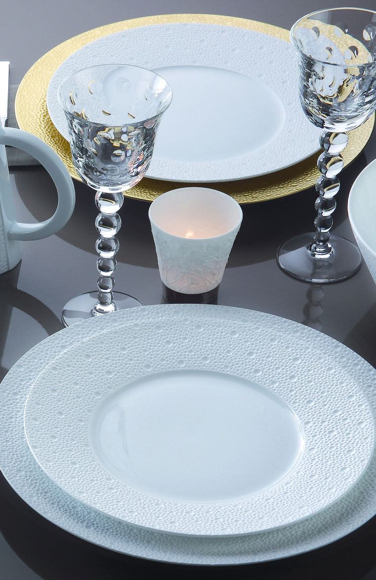 Тарелка обеденная ecume white BERNARDAUD белого цвета, арт. 0733/20249 | Фото 2 (Статус проверки: Проверена категория; Коллекция: Ecume white; Нос: Не проставлено; Региональные ограничения белый список (Axapta Mercury): Не проставлено; Ограничения доставки: fragile-2)