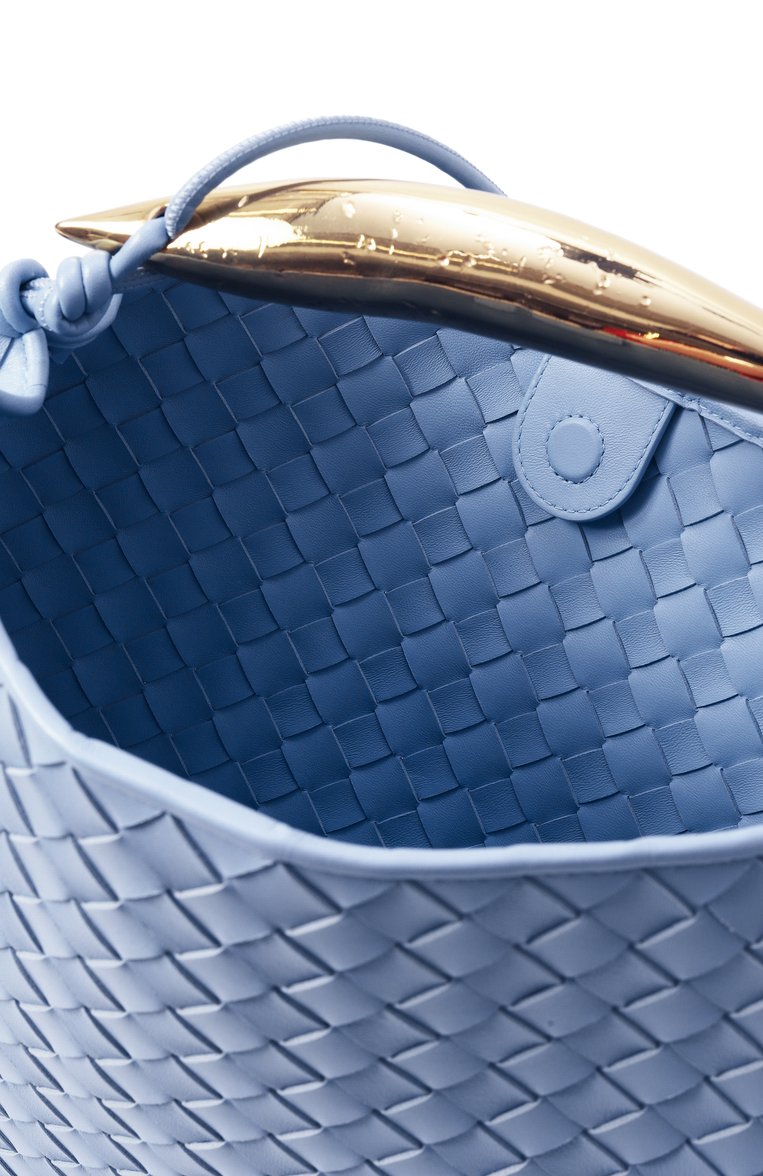 Женская сумка sardine medium BOTTEGA VENETA голубого цвета, арт. 754988-VCPP1 | Фото 5 (Размер: medium; Материал: Натуральная кожа; Автоматизация состава: Проставлено; Автоматизация ТО: Проставлено)