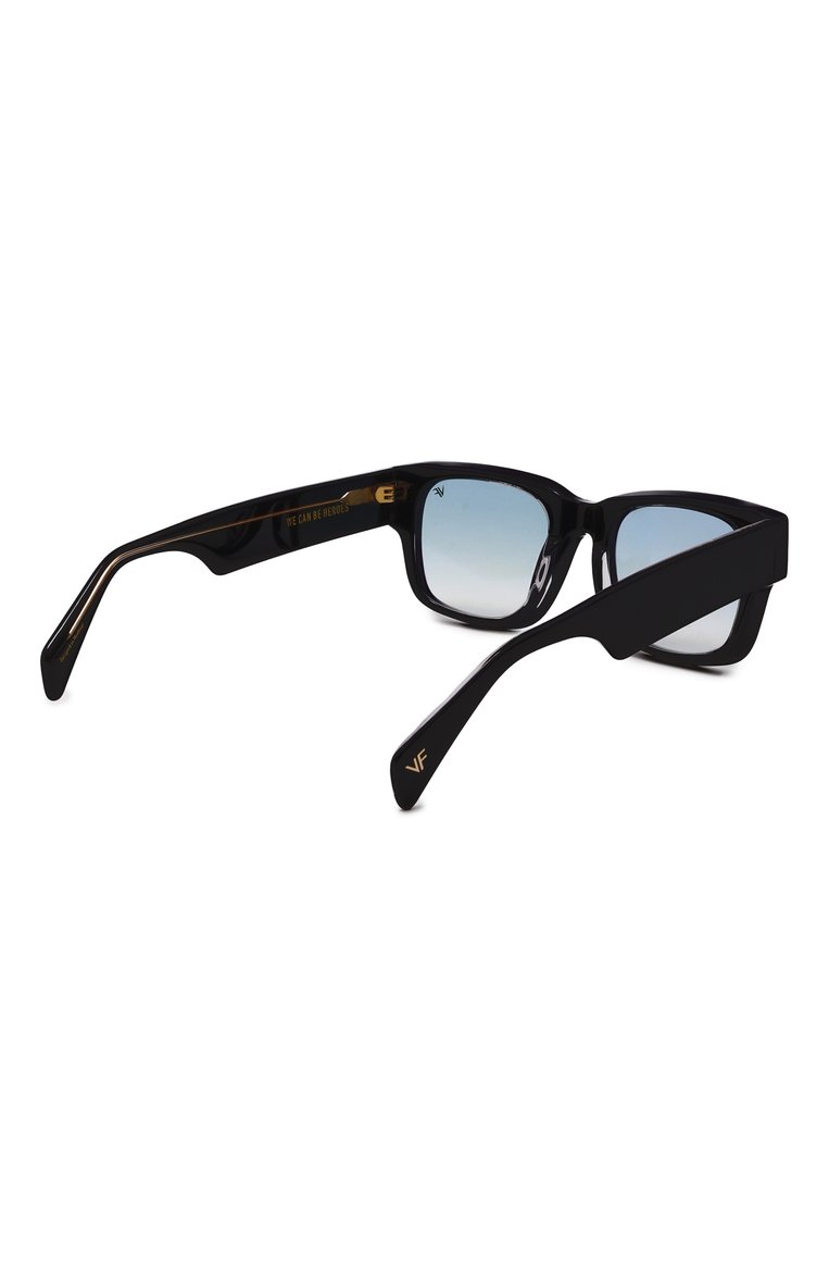 Женские солнцезащитные очки VINTAGE FRAMES голубого цвета, арт. B0WIE BLACK AND CLEAR/BLUE | Фото 5 (Региональные ограничения белый список (Axapta Mercury): Не проставлено; Нос: Не проставлено; Материал: Пластик; Тип очков: С/з; Кросс-КТ: С/з-унисекс; Очки форма: Квадратные; Оптика Гендер: оптика-унисекс)