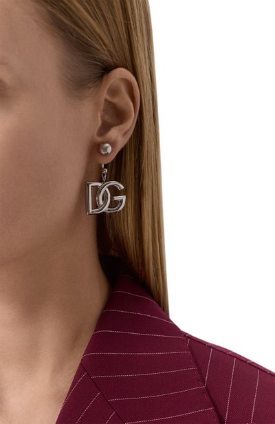 Серьги DOLCE & GABBANA серебряного цвета по цене 42100 руб., арт. WEN6P1/W1111, фото 2 Серьги DOLCE & GABBANA, арт. WEN6P1/W1111, фото 2