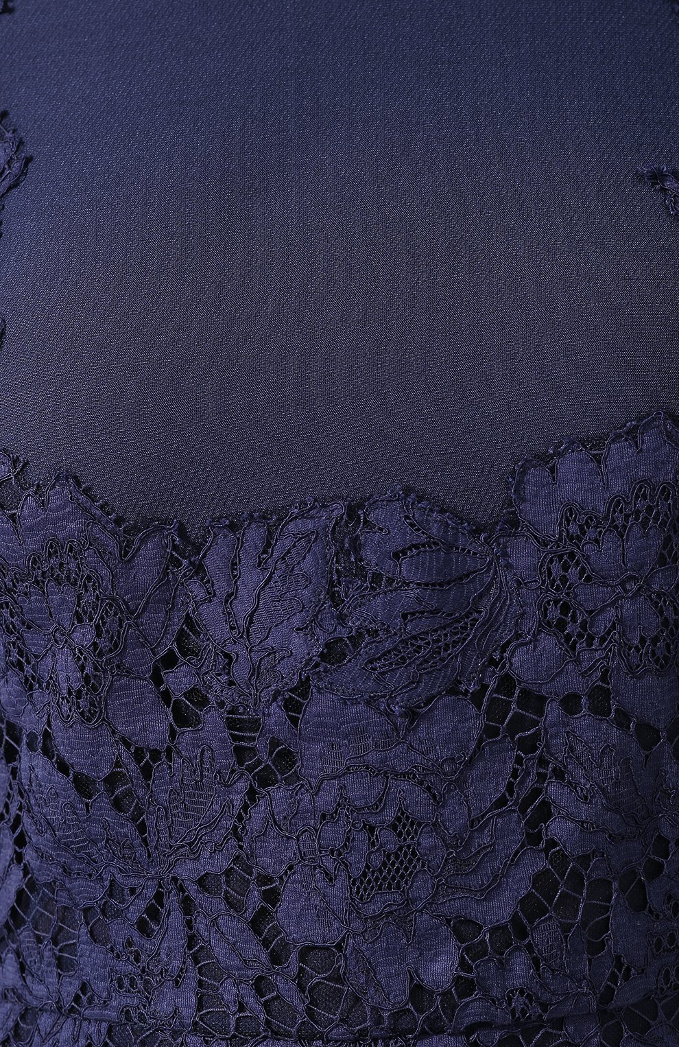 Кружевное платье VALENTINO синего цвета по цене 421500 руб., арт. RB3VAKN0360, фото 5 Кружевное платье VALENTINO, арт. RB3VAKN0360, фото 5
