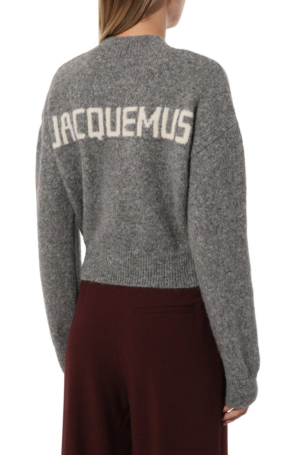 Свитер JACQUEMUS серого цвета по цене 68100 руб., арт. 24E/241KN353-2329, фото 4 Свитер JACQUEMUS, арт. 24E/241KN353-2329, фото 4