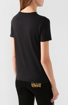 Женская хлопковая футболка VERSACE JEANS COUTURE черного цвета, арт. B2HUB7M3-UDM613 62/30288 | Фото 4 (Силуэт Ж (для верхов): Приталенный; Материал внешний: Хлопок; Рукава: Короткие; Длина (для топов): Стандартные; Женское Кросс-КТ: Футболка-одежда; Стили: Кэжуэл, Гламурный; Принт: С принтом; Драгоценные камни: Проставлено; Материал сплава: Проставлено)