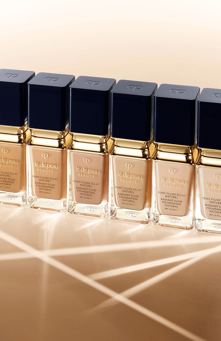 Тональный флюид для естественного сияния кожи, o10 (35ml) CLÉ DE PEAU BEAUTÉ  цвета, арт. 16781CP | Фото 4 (Нос: Не проставлено; Региональные ограничения белый список (Axapta Mercury): Не проставлено; SPF фильтр: Средний (25-30); Финишное покрытие: Сияющий)
