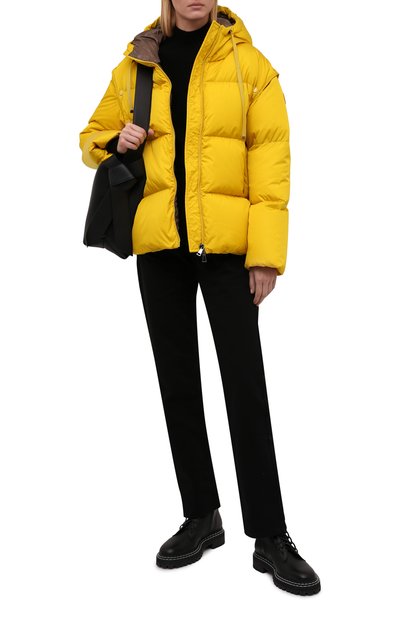 Пуховик MONCLER желтого цвета по цене 160500 руб., арт. G2-093-1A000-08-54155, фото 2 Пуховик MONCLER, арт. G2-093-1A000-08-54155, фото 2