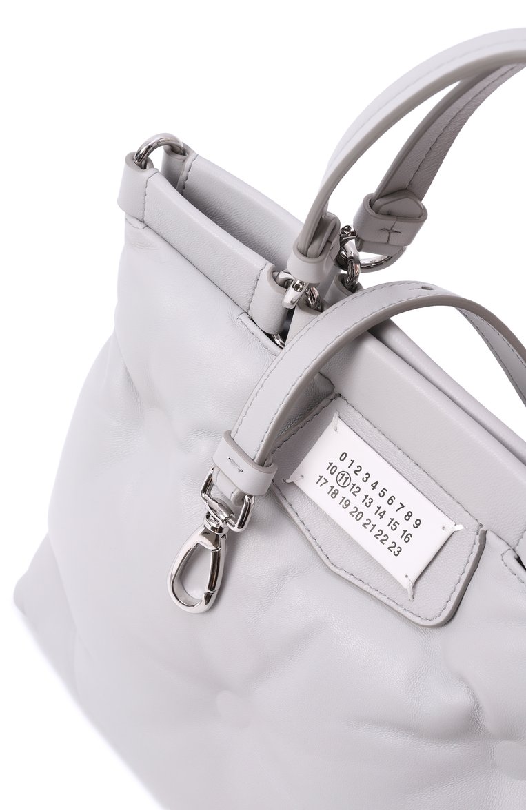 Женская сумка glam slam small MAISON MARGIELA светло-серого цвета, арт. S56WD0133/P4300 | Фото 3 (Материал: Натуральная кожа; Материал сплава: Проставлено; Ремень/цепочка: На ремешке; Размер: small; Драгоценные камни: Проставлено)
