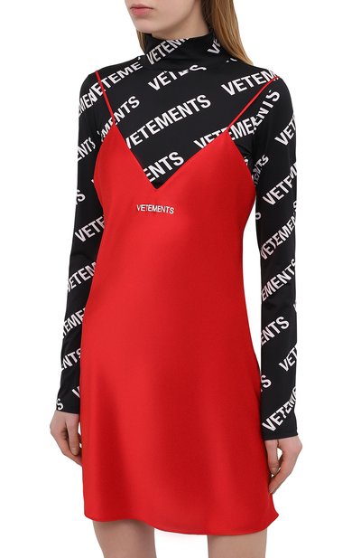 Платье VETEMENTS красного цвета по цене 65750 руб., арт. WE51DR600R 2607/RED, фото 3 Платье VETEMENTS, арт. WE51DR600R 2607/RED, фото 3