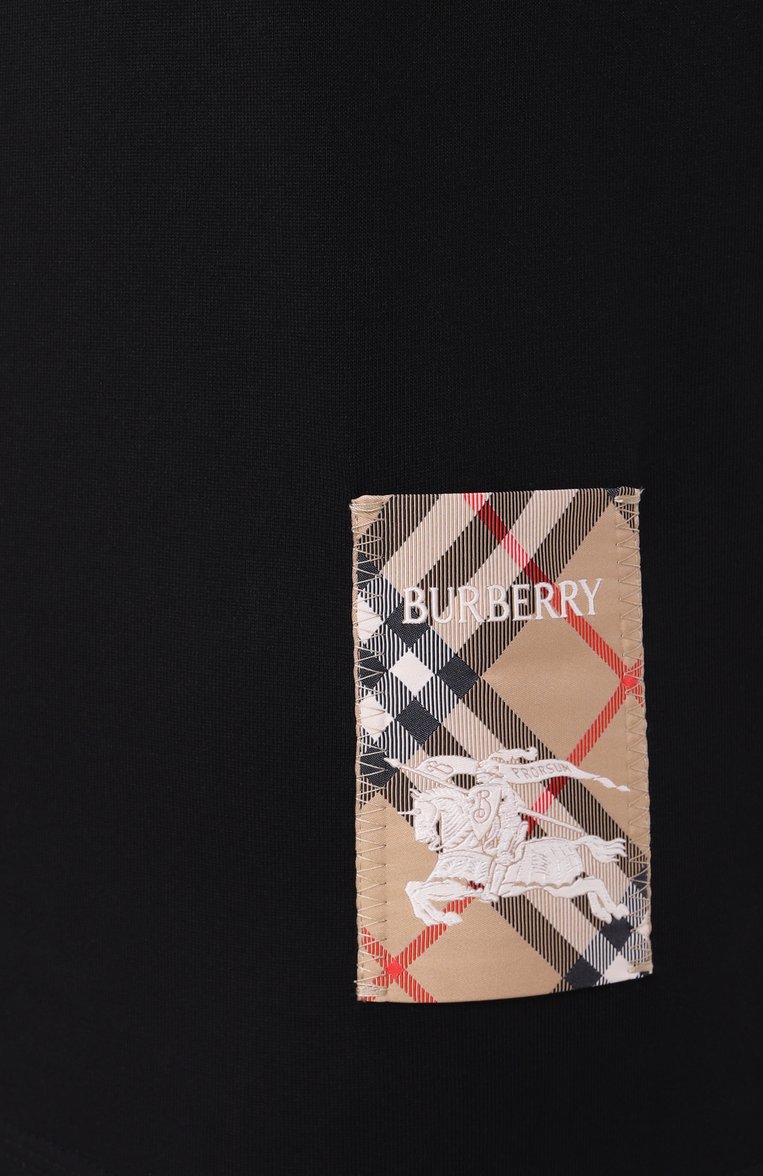 Женская хлопковая футболка BURBERRY черного цвета, арт. 8104883 | Фото 6 (Материал сплава: Проставлено; Драгоценные камни: Проставлено; Рукава: Короткие; Длина (для топов): Стандартные; Стили: Кэжуэл; Принт: Без принта; Материал внешний: Хлопок)